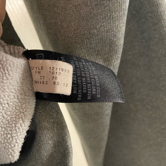 Under Armour Men’s Gray zip up jacket with hood. Size Large. - Picture 3 of 6